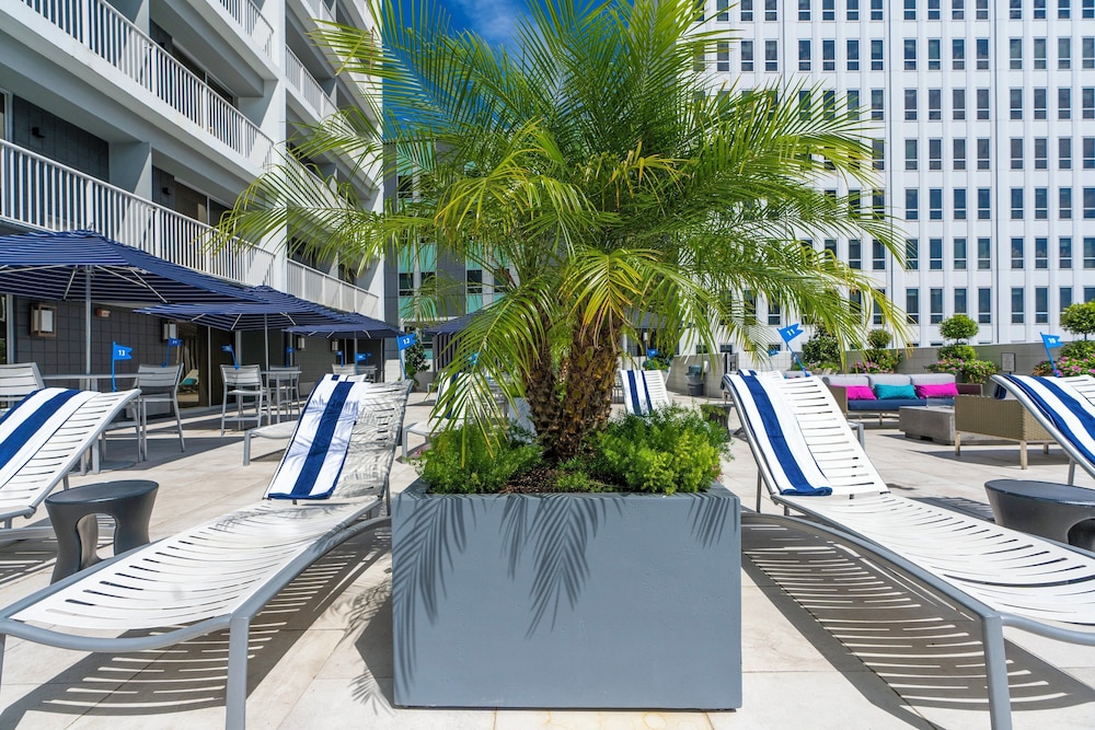 Holiday Inn New Orleans - Downtown Superdome by IHG — Hotel building in New Orleans, Louisiana