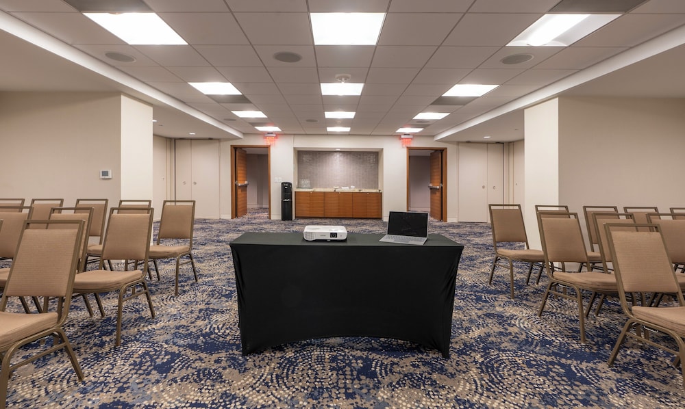 Holiday Inn New Orleans - Downtown Superdome by IHG — Hotel building in New Orleans, Louisiana