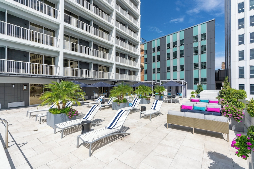 Holiday Inn New Orleans - Downtown Superdome by IHG — Hotel building in New Orleans, Louisiana