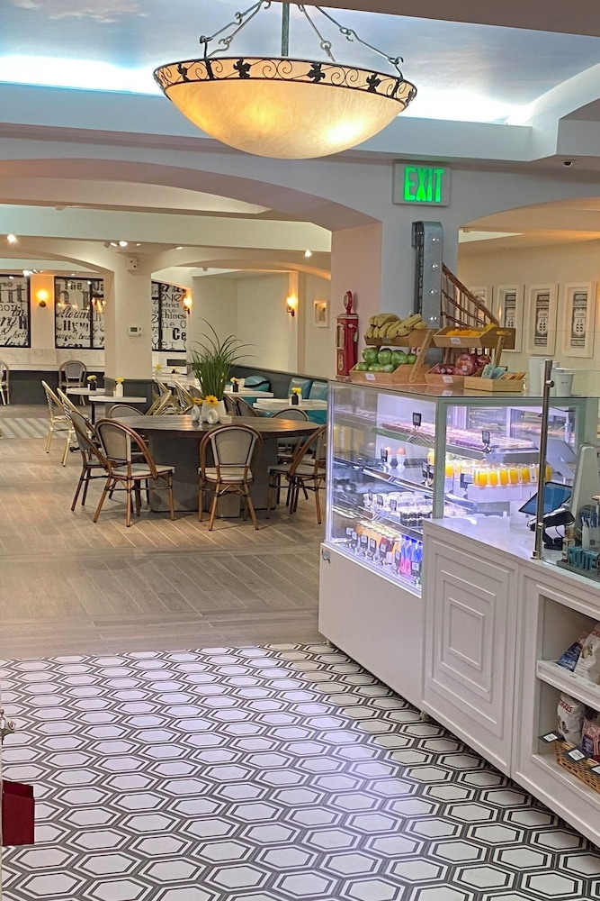 Hollywood Hotel — Restaurant & bars in Los Angeles, California