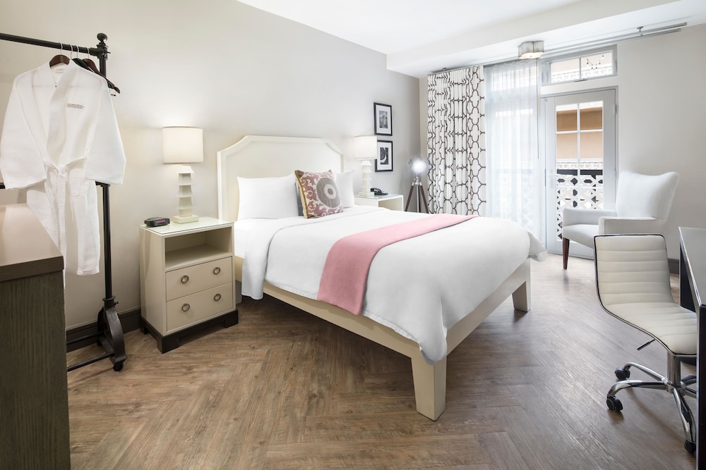 Hollywood Hotel — Hotel rooms in Los Angeles, California