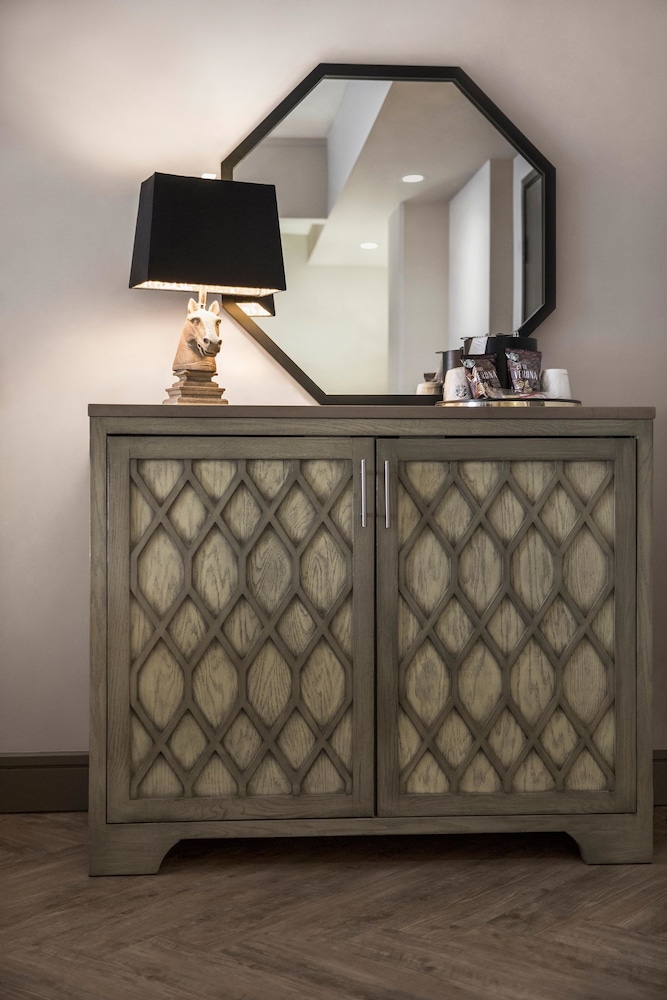Hollywood Hotel — Hotel rooms in Los Angeles, California