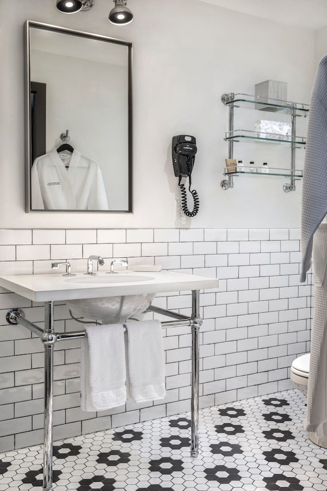 Hollywood Hotel — Hotel rooms in Los Angeles, California