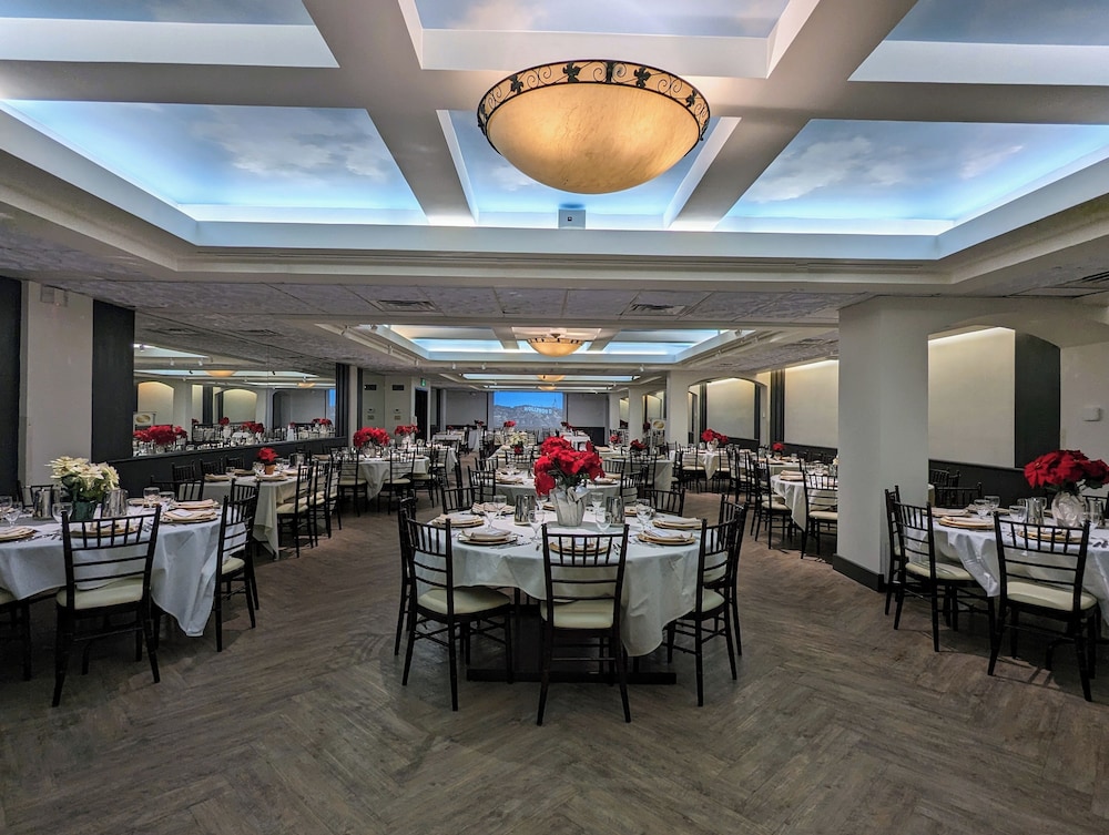 Hollywood Hotel — Restaurant & bars in Los Angeles, California