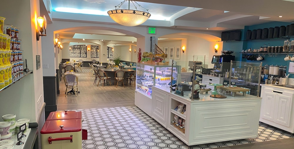 Hollywood Hotel — Restaurant & bars in Los Angeles, California