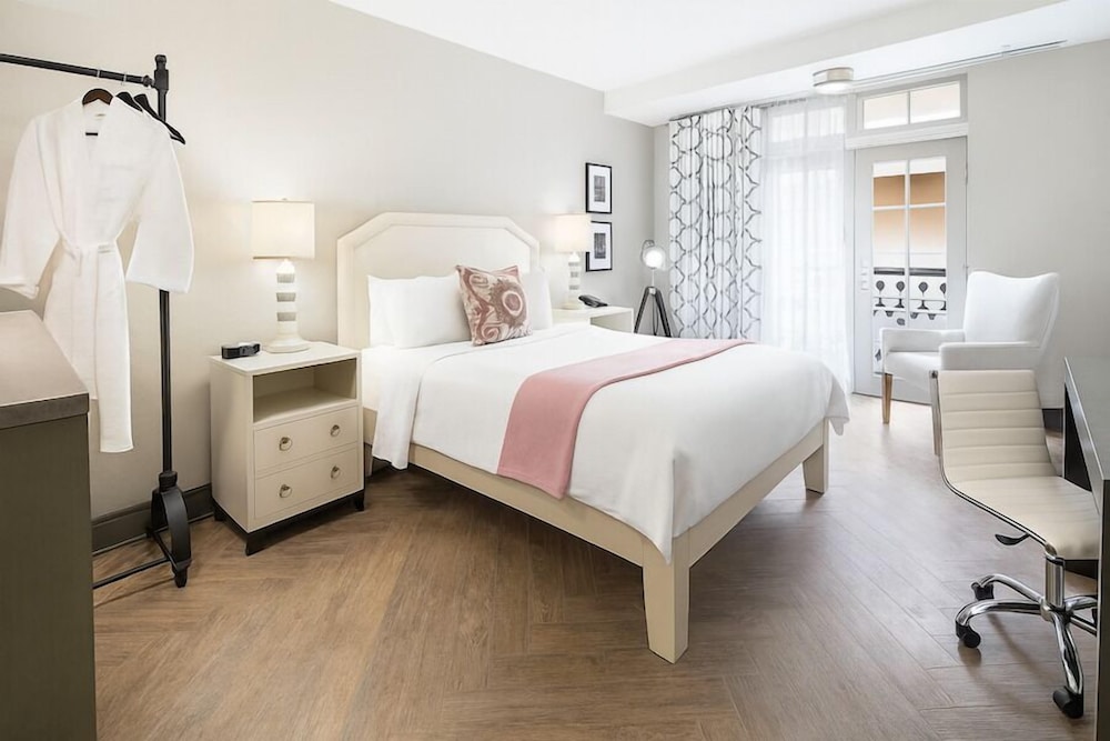Hollywood Hotel — Hotel rooms in Los Angeles, California