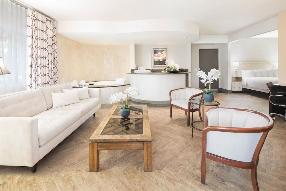 Hollywood Hotel — Hotel rooms in Los Angeles, California