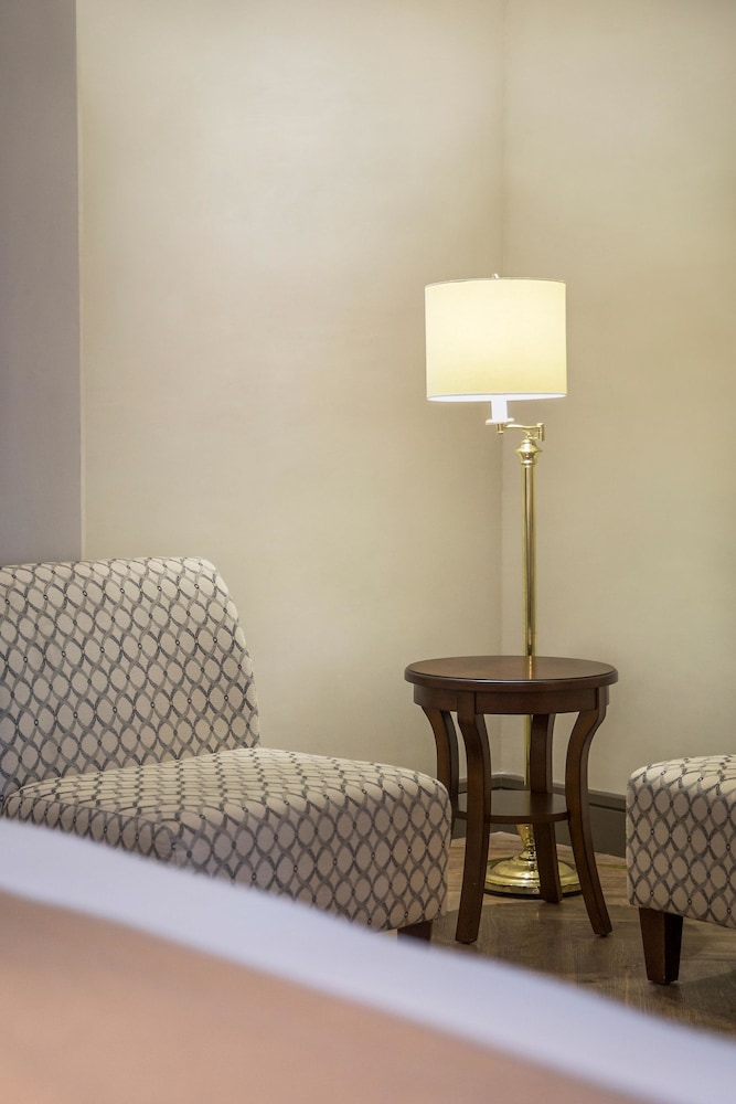 Hollywood Hotel — Hotel rooms in Los Angeles, California