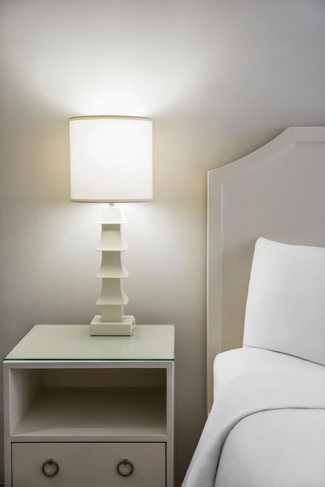 Hollywood Hotel — Hotel rooms in Los Angeles, California