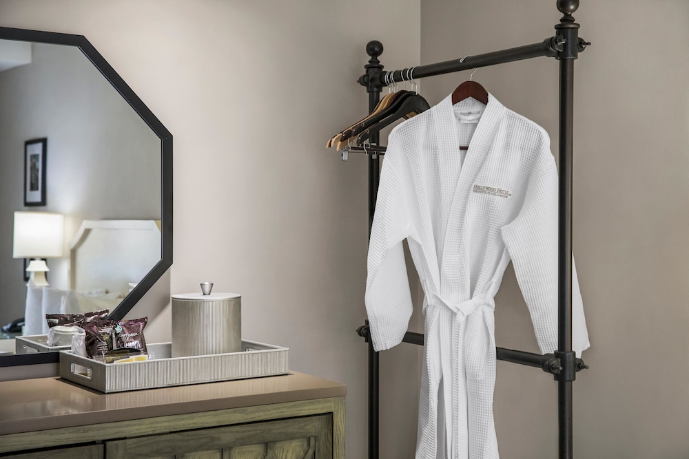 Hollywood Hotel — Hotel rooms in Los Angeles, California