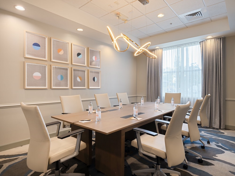 voco Sarasota by IHG — Hotel building in Sarasota, Florida