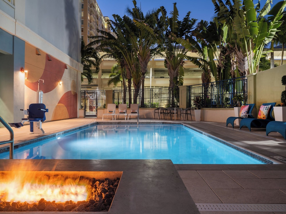voco Sarasota by IHG — Swimming pool in Sarasota, Florida