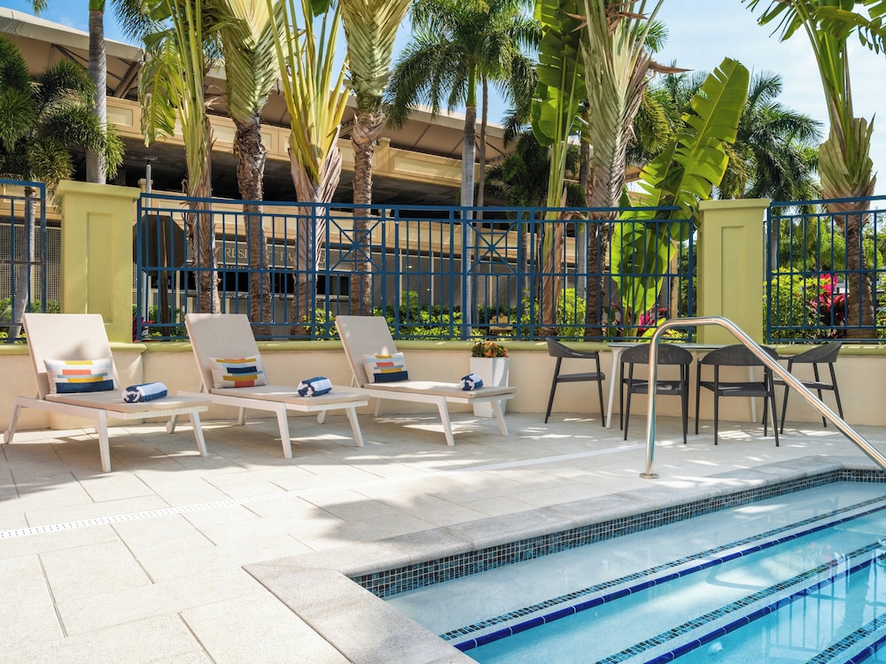 voco Sarasota by IHG — Swimming pool in Sarasota, Florida