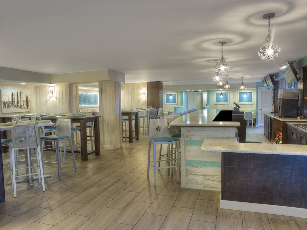 Holiday Inn Resort Daytona Beach Oceanfront by IHG — Restaurant & bars in Daytona Beach, Florida