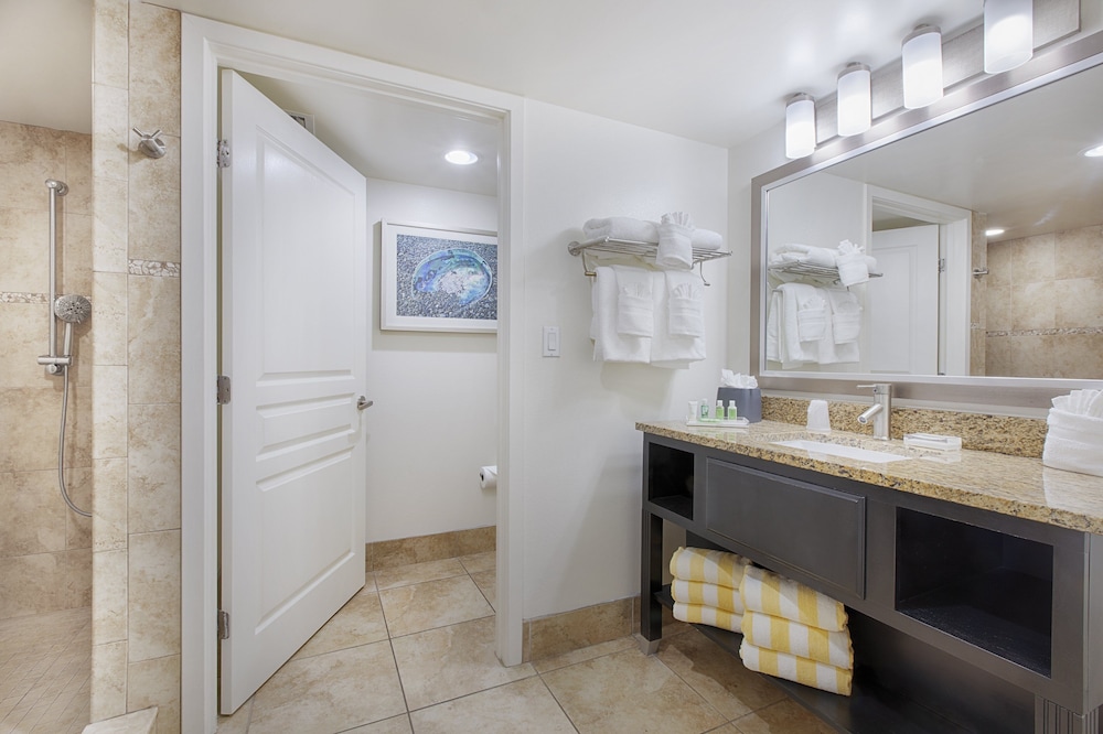 Holiday Inn Resort Daytona Beach Oceanfront by IHG — Hotel rooms in Daytona Beach, Florida