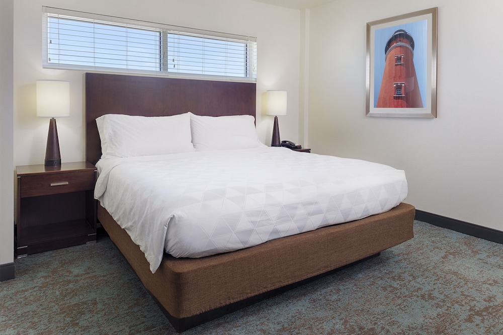 Holiday Inn Resort Daytona Beach Oceanfront by IHG — Hotel rooms in Daytona Beach, Florida