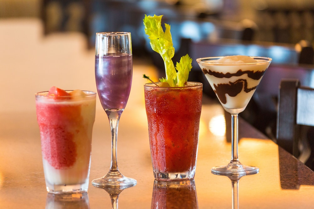 Holiday Inn Resort Daytona Beach Oceanfront by IHG — Restaurant & bars in Daytona Beach, Florida