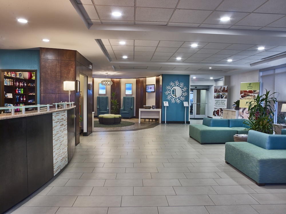 Holiday Inn Resort Daytona Beach Oceanfront by IHG — Hotel building in Daytona Beach, Florida