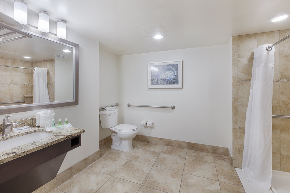 Holiday Inn Resort Daytona Beach Oceanfront by IHG — Hotel rooms in Daytona Beach, Florida