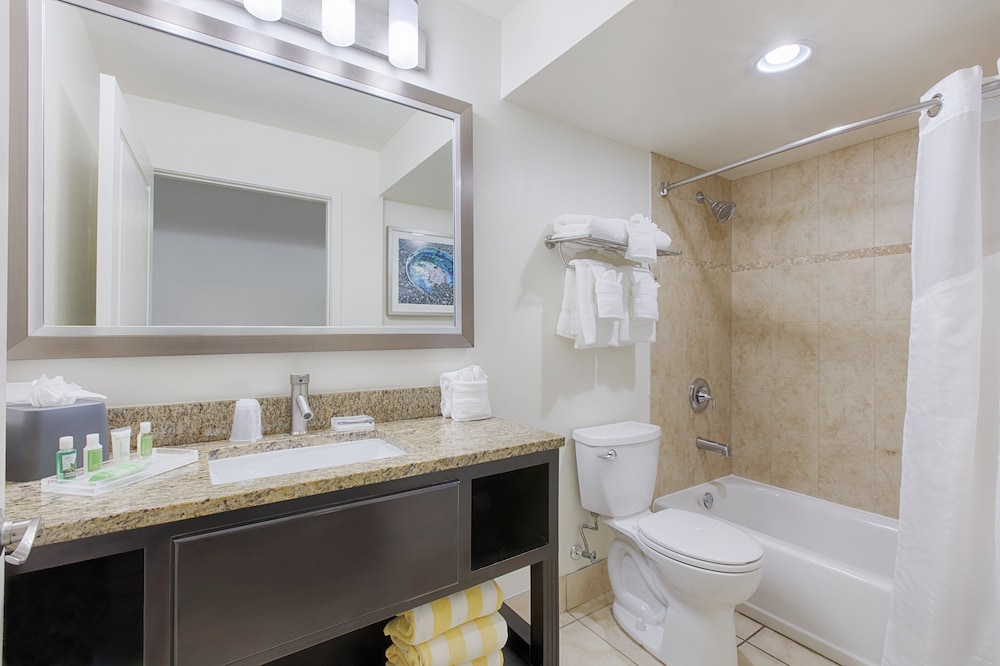 Holiday Inn Resort Daytona Beach Oceanfront by IHG — Hotel rooms in Daytona Beach, Florida