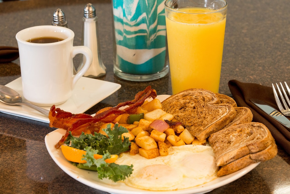 Holiday Inn Resort Daytona Beach Oceanfront by IHG — Restaurant & bars in Daytona Beach, Florida