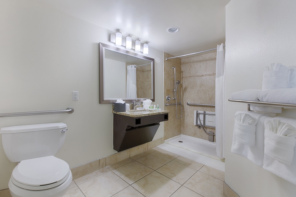 Holiday Inn Resort Daytona Beach Oceanfront by IHG — Hotel rooms in Daytona Beach, Florida
