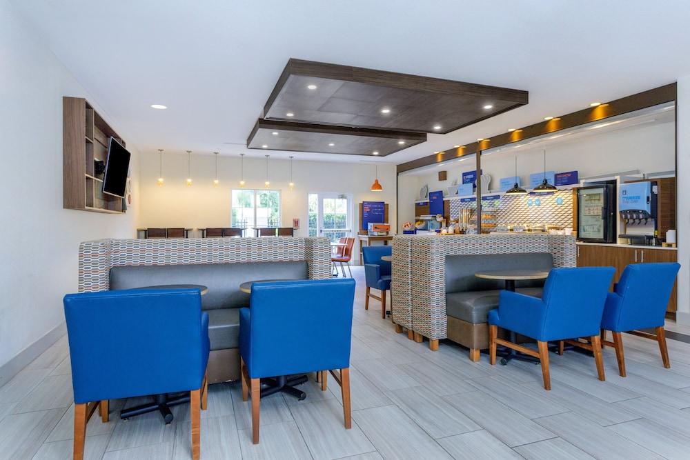 Holiday Inn Express Tampa N I-75 - University Area by IHG — Restaurant & bars in Tampa, Florida