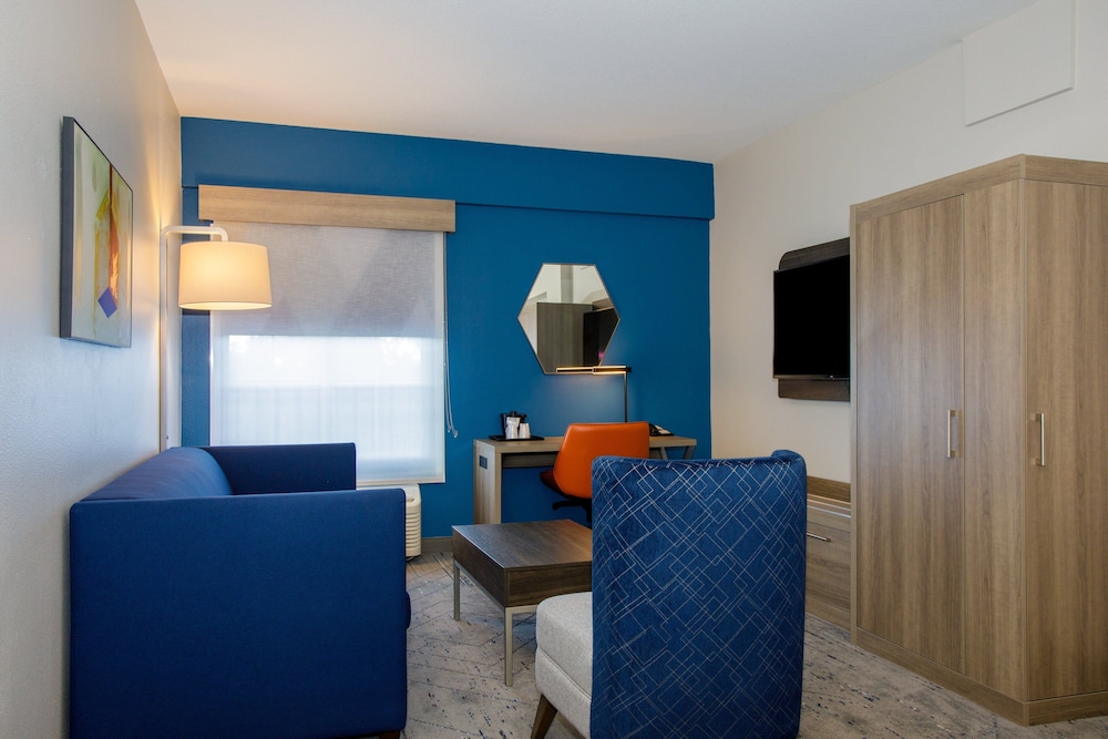 Holiday Inn Express Tampa N I-75 - University Area by IHG — Hotel rooms in Tampa, Florida