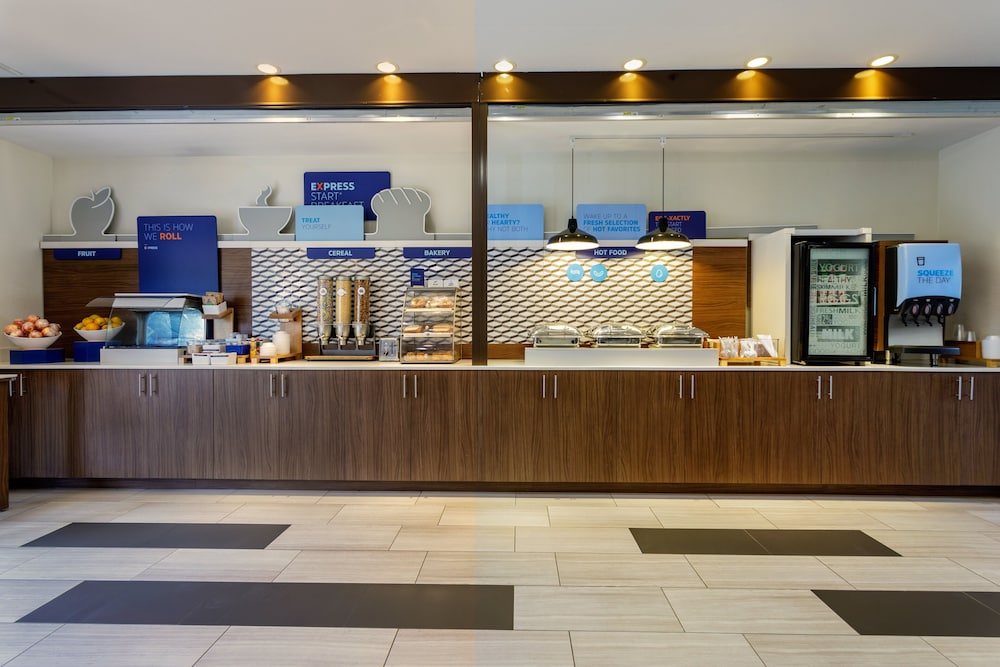 Holiday Inn Express Tampa N I-75 - University Area by IHG — Restaurant & bars in Tampa, Florida