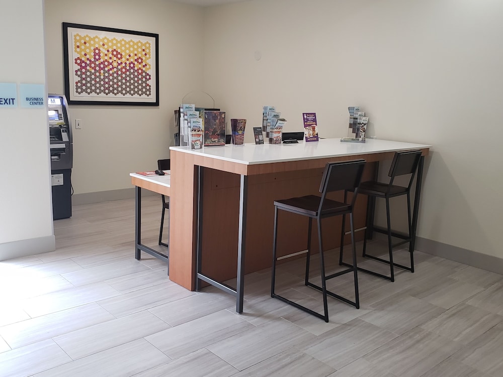 Holiday Inn Express Tampa N I-75 - University Area by IHG — Restaurant & bars in Tampa, Florida