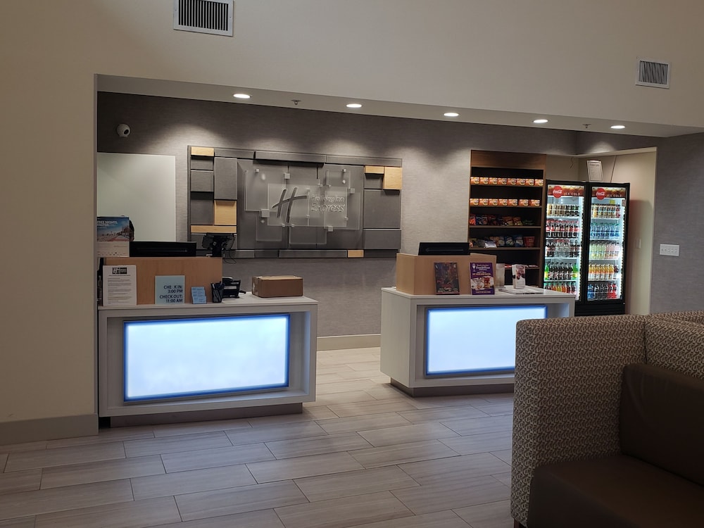 Holiday Inn Express Tampa N I-75 - University Area by IHG — Restaurant & bars in Tampa, Florida