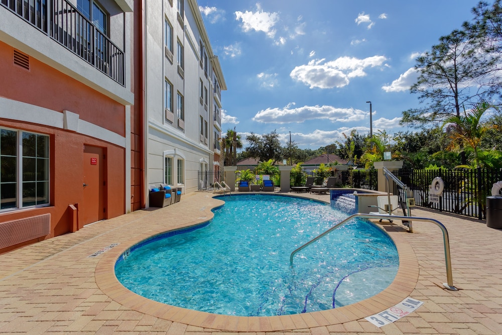 Holiday Inn Express Tampa N I-75 - University Area by IHG — Main photo in Tampa, Florida