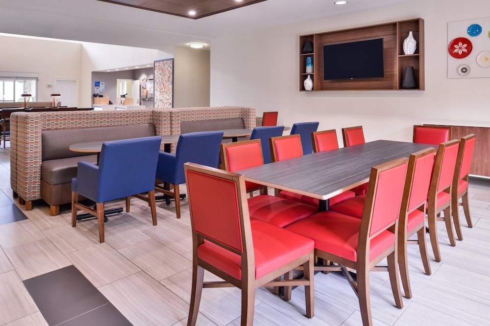 Holiday Inn Express Tampa N I-75 - University Area by IHG — Restaurant & bars in Tampa, Florida