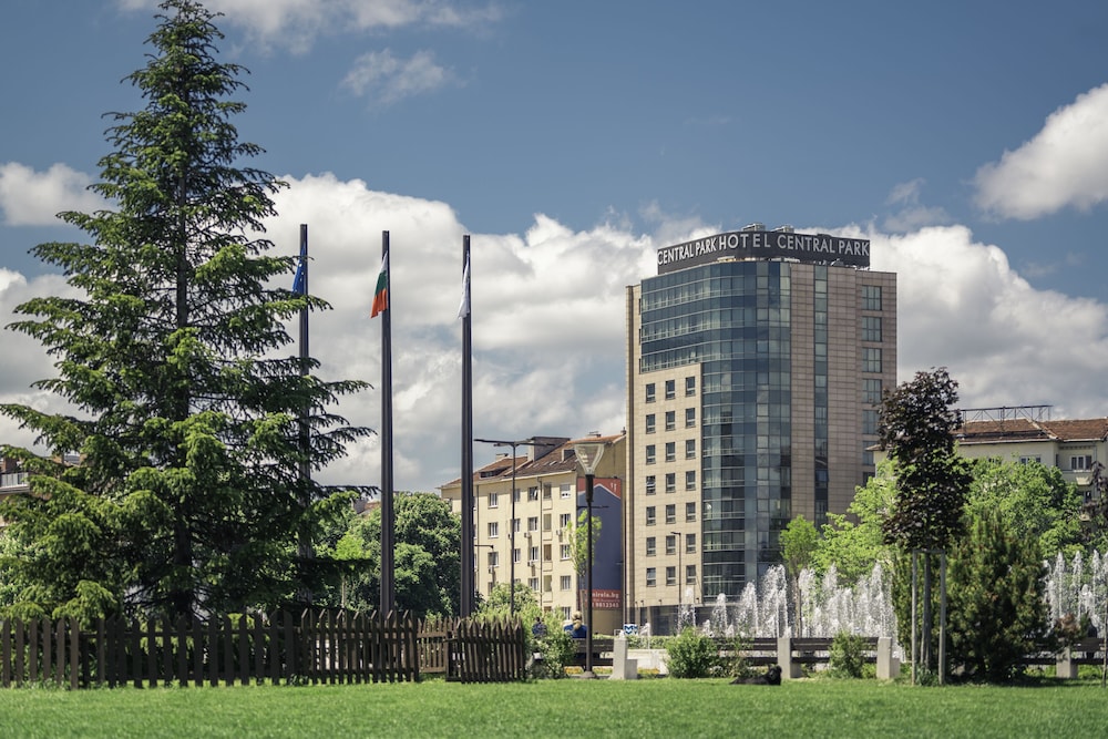 Rosslyn Central Park Hotel - zdjęcie 2