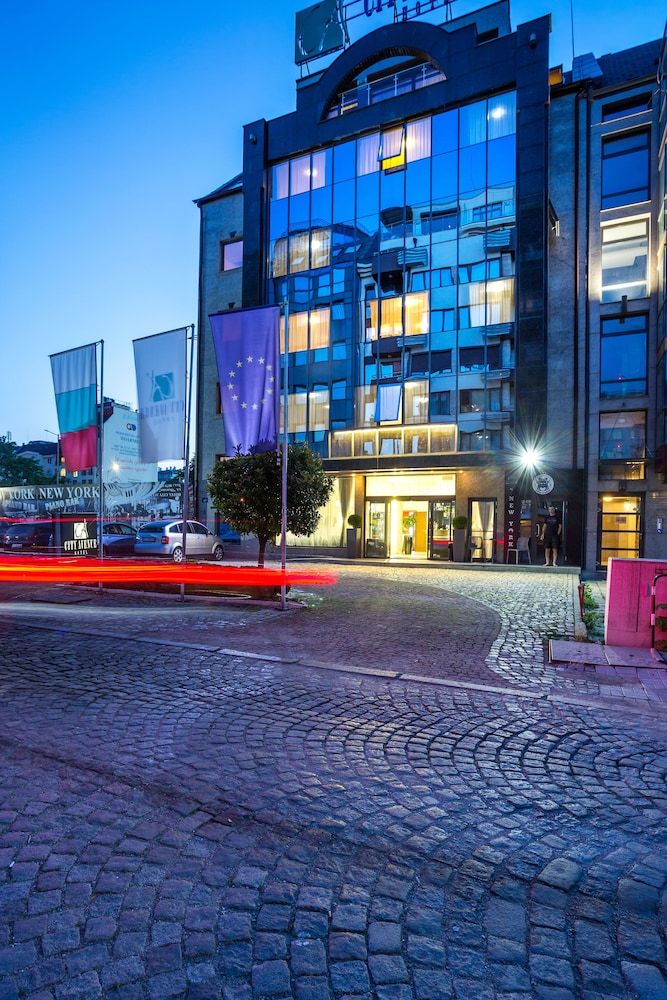 City Avenue Hotel
