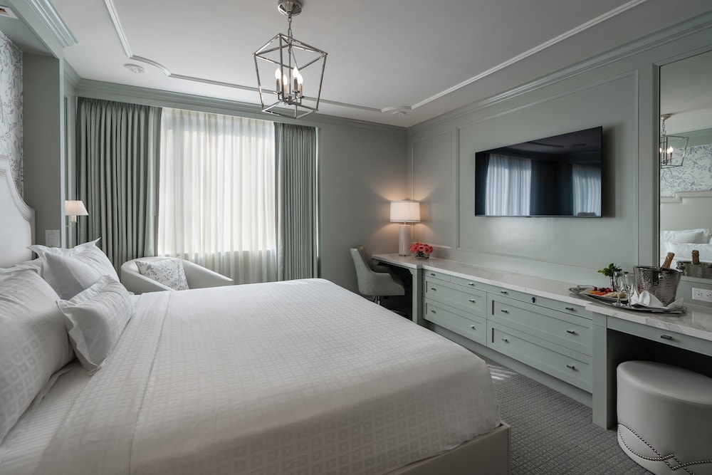 Hotel Monteleone, New Orleans — Hotel rooms in New Orleans, Louisiana