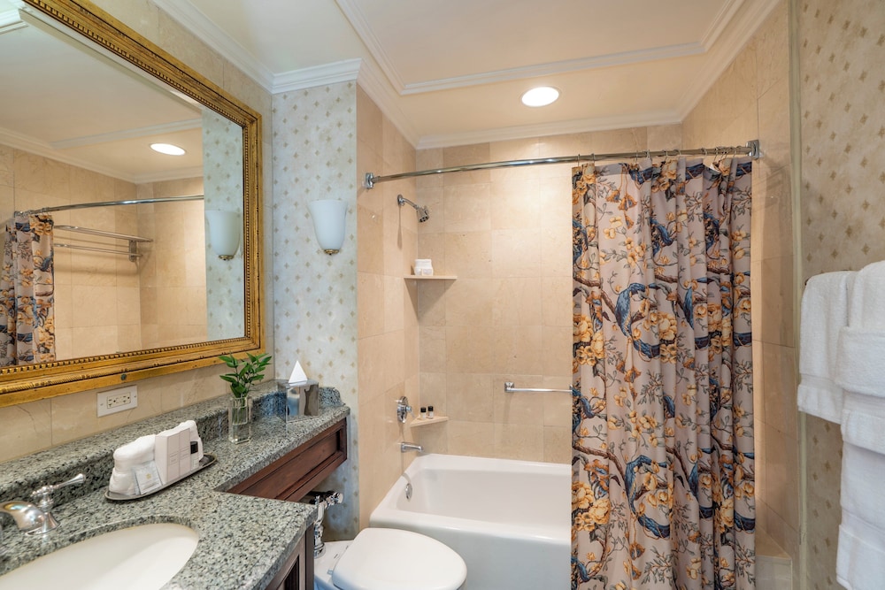 Hotel Monteleone, New Orleans — Hotel rooms in New Orleans, Louisiana