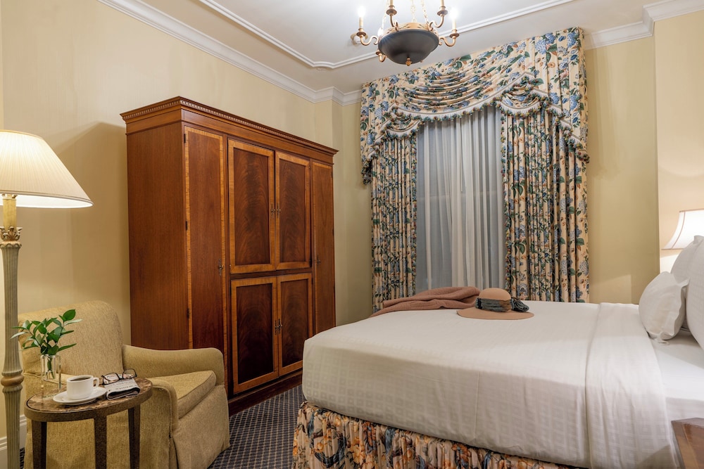 Hotel Monteleone, New Orleans — Hotel rooms in New Orleans, Louisiana