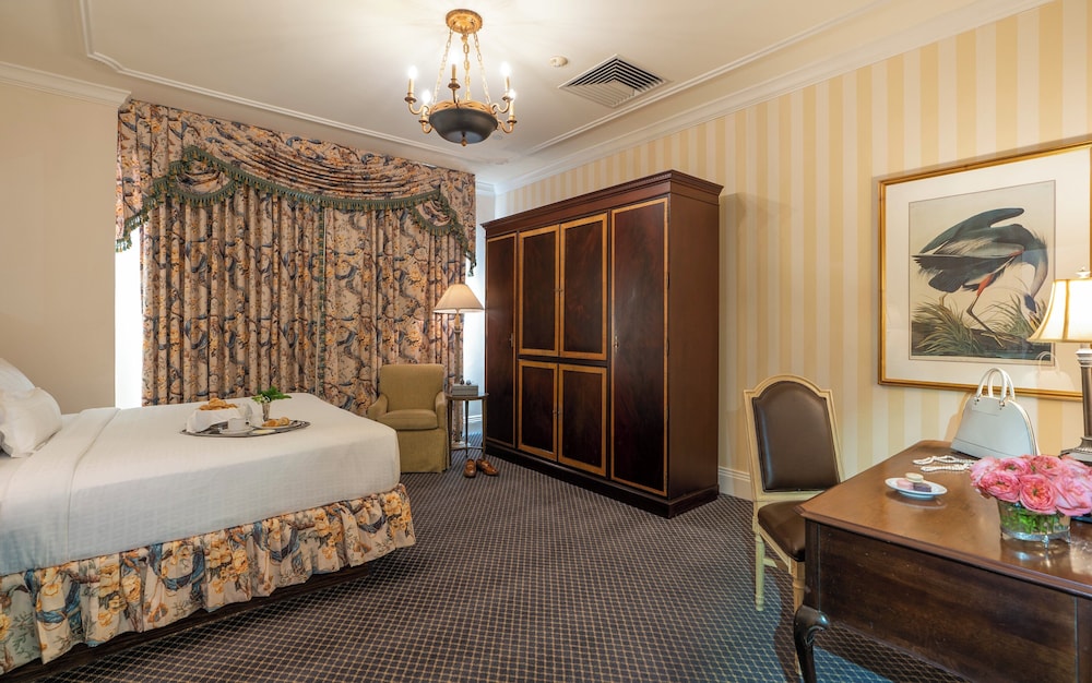 Hotel Monteleone, New Orleans — Hotel rooms in New Orleans, Louisiana