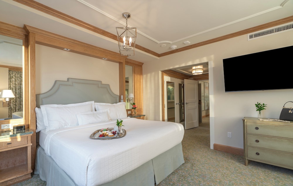 Hotel Monteleone, New Orleans — Hotel rooms in New Orleans, Louisiana