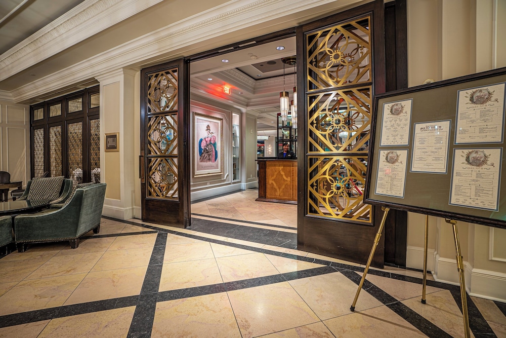 Hotel Monteleone, New Orleans — Restaurant & bars in New Orleans, Louisiana