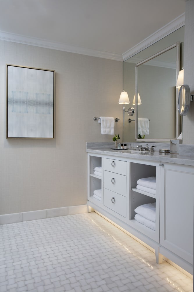 Hotel Monteleone, New Orleans — Hotel rooms in New Orleans, Louisiana