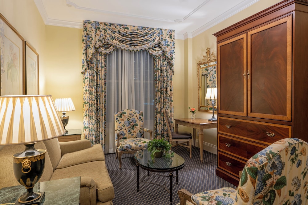 Hotel Monteleone, New Orleans — Hotel rooms in New Orleans, Louisiana