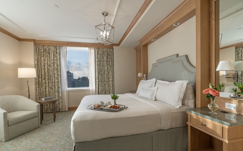 Hotel Monteleone, New Orleans — Hotel rooms in New Orleans, Louisiana