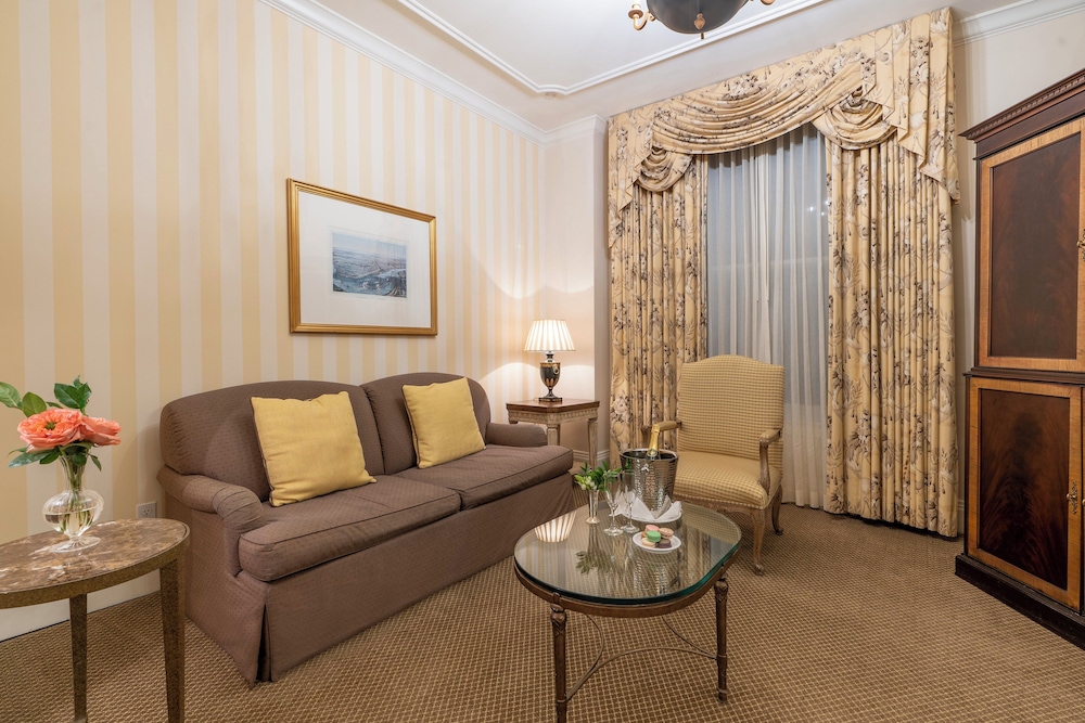 Hotel Monteleone, New Orleans — Hotel rooms in New Orleans, Louisiana