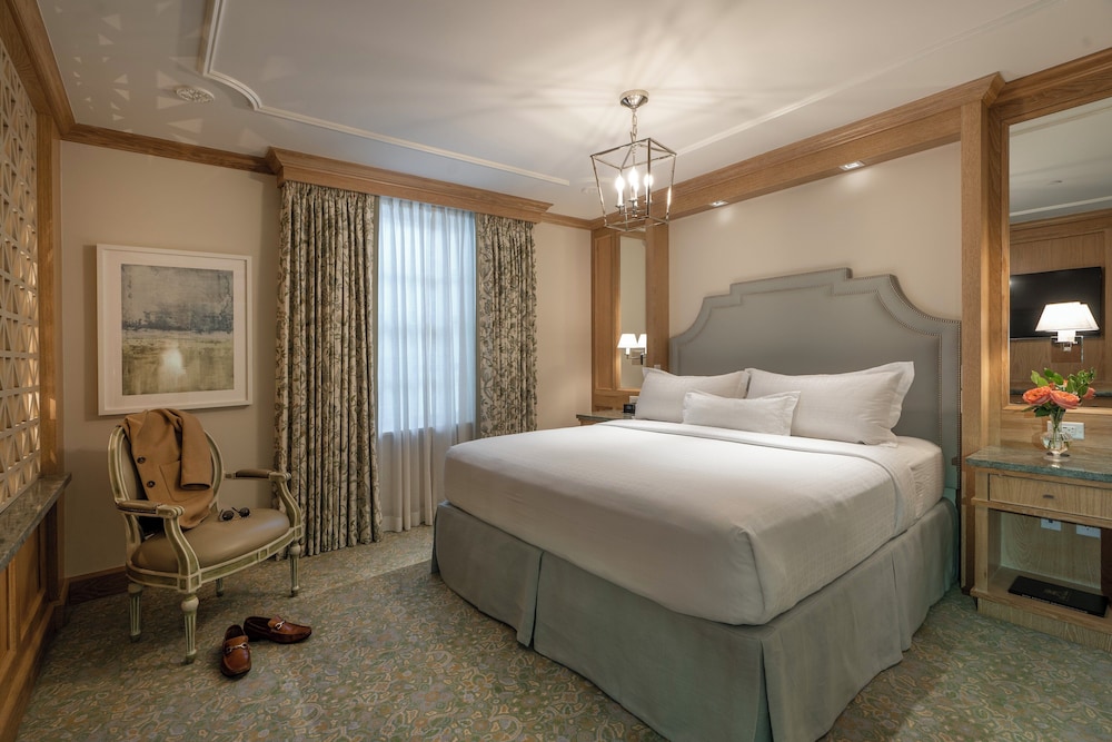 Hotel Monteleone, New Orleans — Hotel rooms in New Orleans, Louisiana