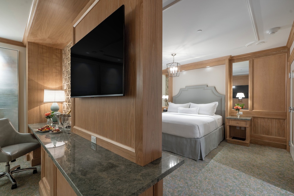 Hotel Monteleone, New Orleans — Hotel rooms in New Orleans, Louisiana