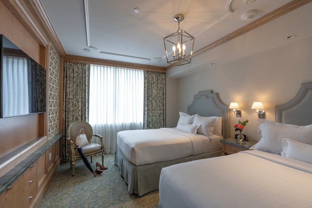Hotel Monteleone, New Orleans — Hotel rooms in New Orleans, Louisiana