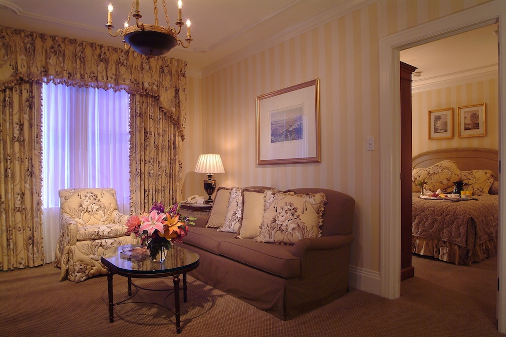 Hotel Monteleone, New Orleans — Hotel rooms in New Orleans, Louisiana