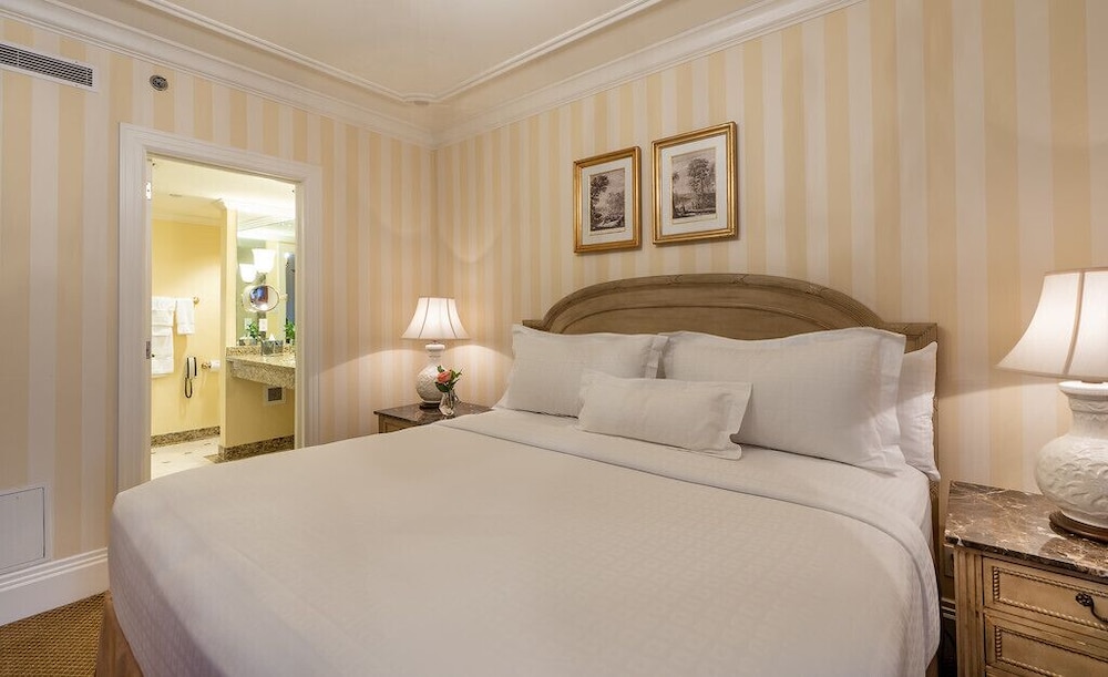 Hotel Monteleone, New Orleans — Hotel rooms in New Orleans, Louisiana
